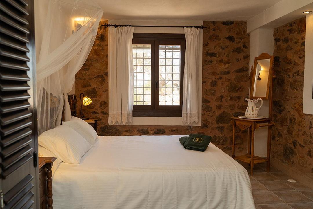 Masia De Matuta Vall de Almonacid Exterior photo